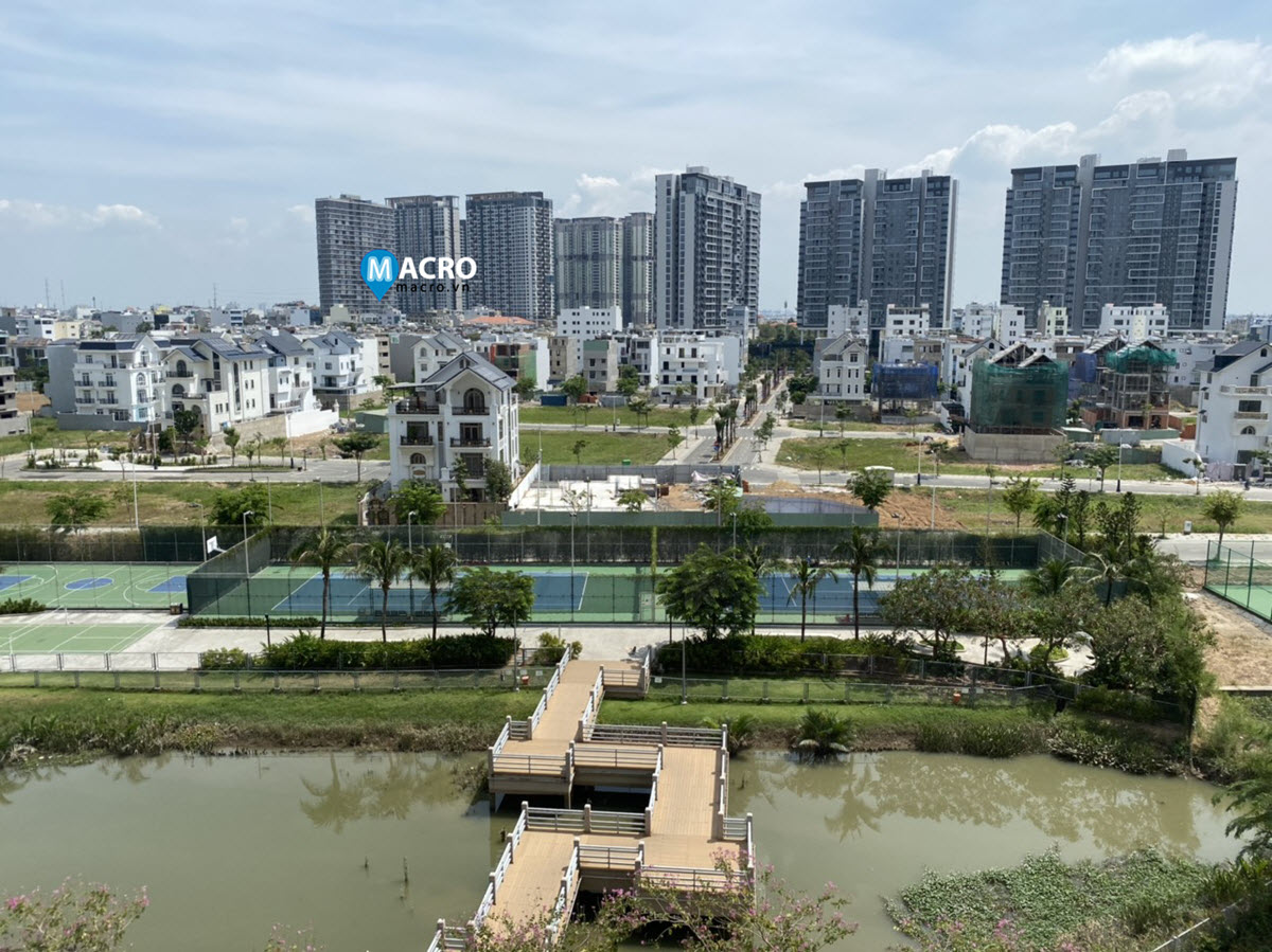 tennis court at diamond island