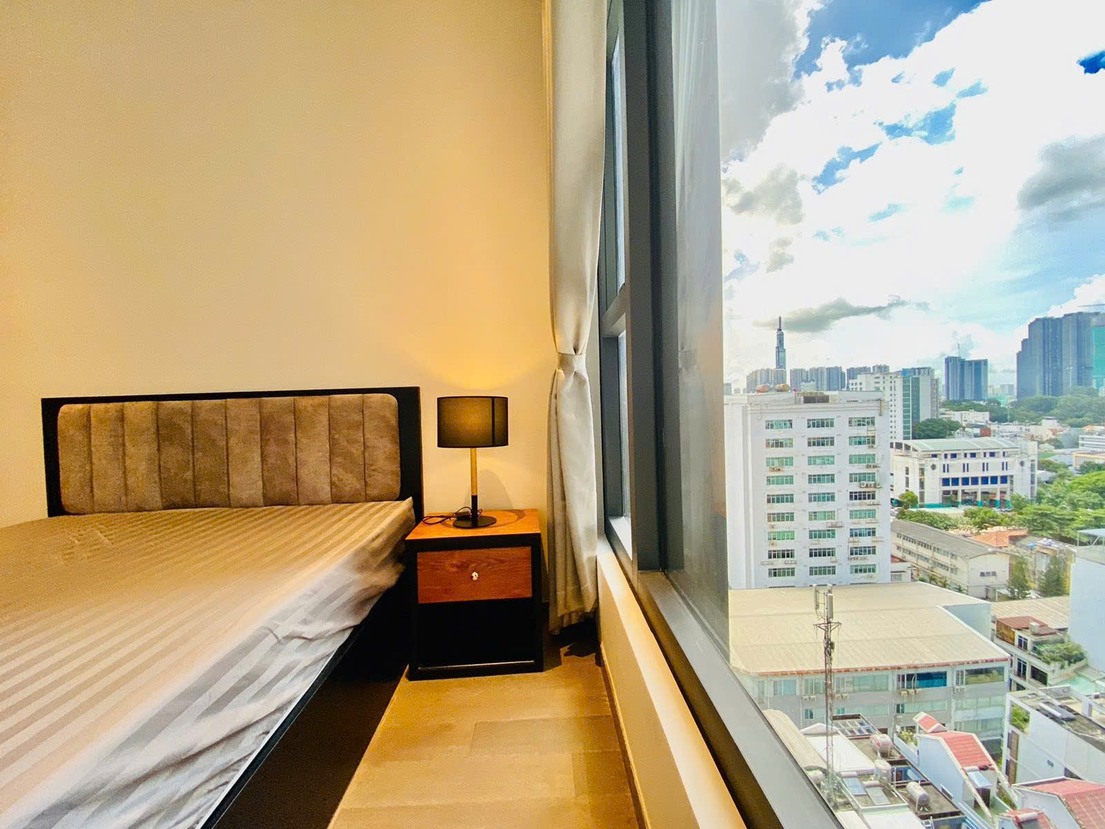 ban-can-ho-The-Marq-1pn